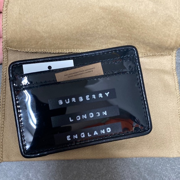 Burberry Authentic patent leather card case (5 card slot) - Picture 3 of 4
